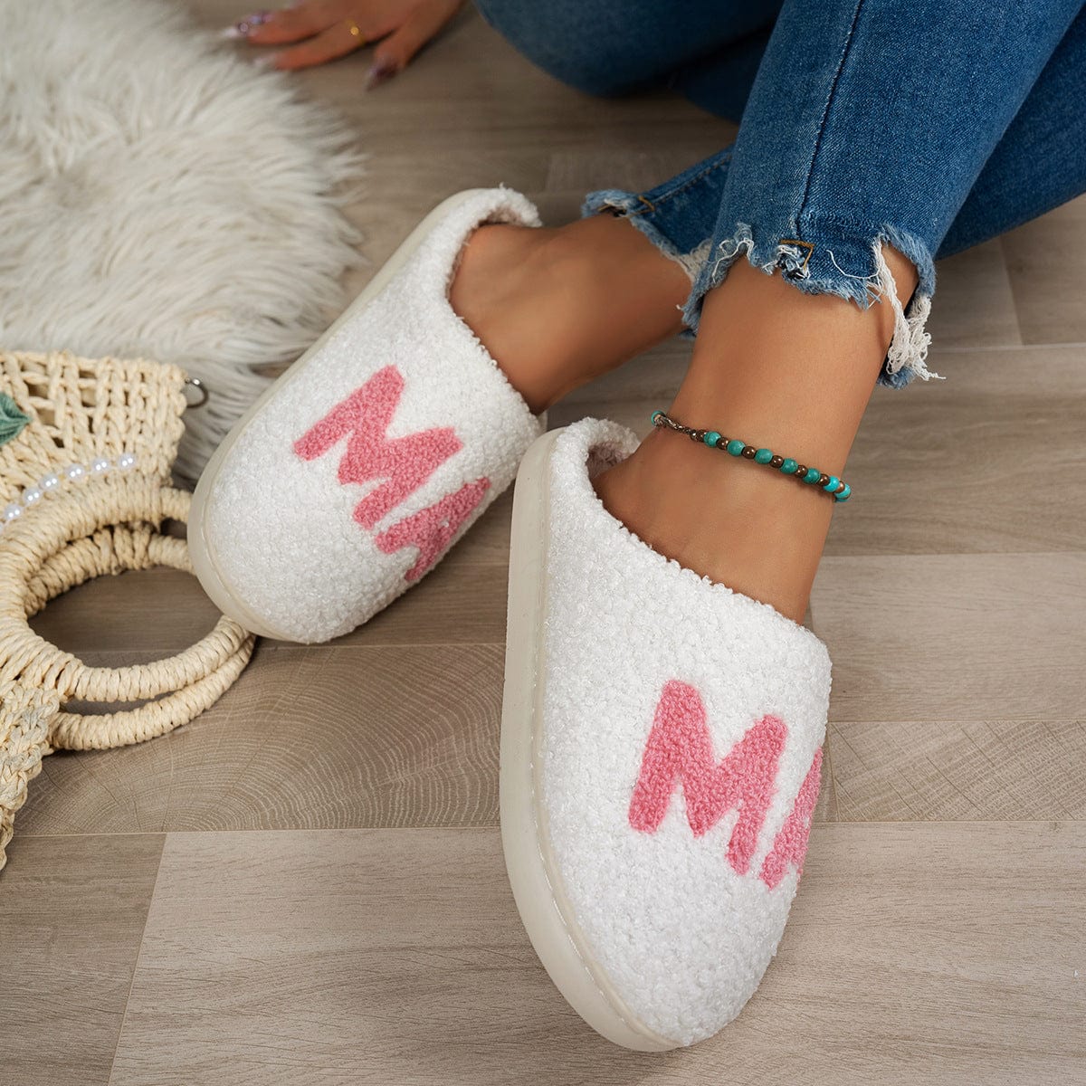 Warm And Cozy MAMA Christmas Gift Plush Cotton Slippers Thick Non-Slip Sole Indoor Slippers Shoes shoes fashion novaa